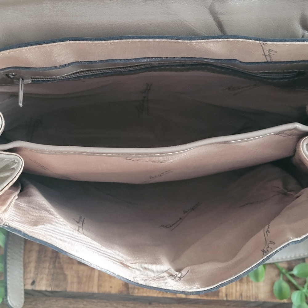 Etienne Aigner elegant taupe crossbody bag - Picture 6 of 11